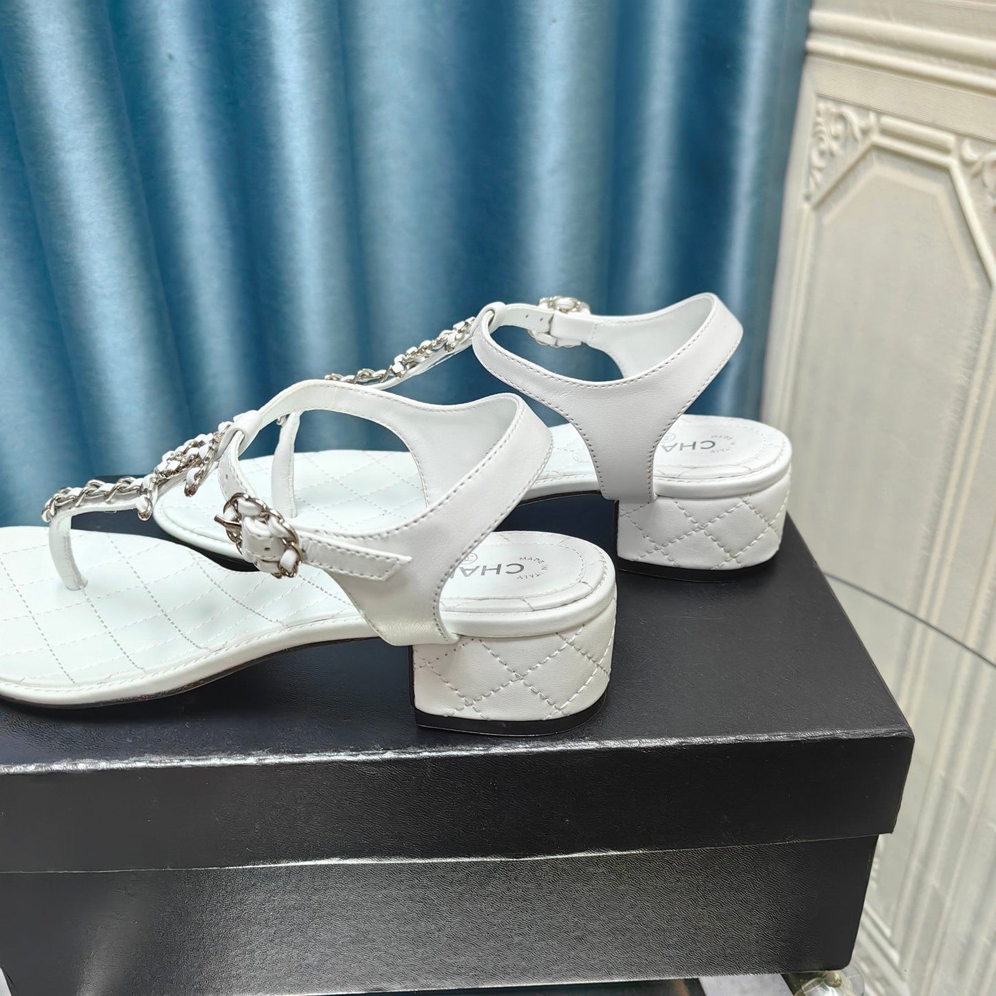 CLASSIC THONG SANDALS WHITE LAMBSKIN WITH PEARL BUCKLE