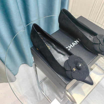 CC BALLET FLAT IN BLACK SUEDE AND CALFSKIN WITH FLOWER
