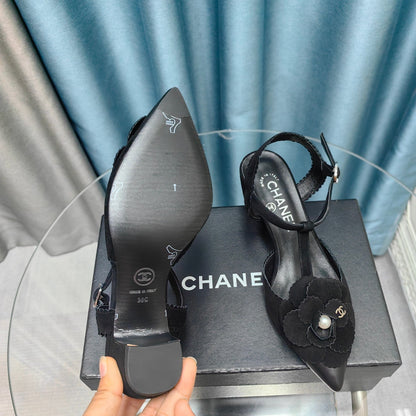 CC CAMELLIA SANDAL IN BLACK SUEDE AND CALFSKIN WITH FLOWER