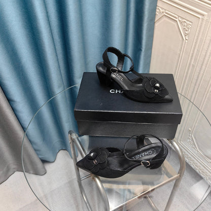 CC CAMELLIA SANDAL IN BLACK SUEDE AND CALFSKIN WITH FLOWER