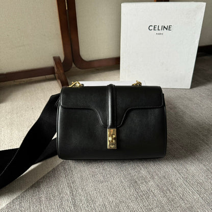 FLAP SHOULDER BAG 23 IN BLACK LAMBSKIN GOLD HARDWARE
