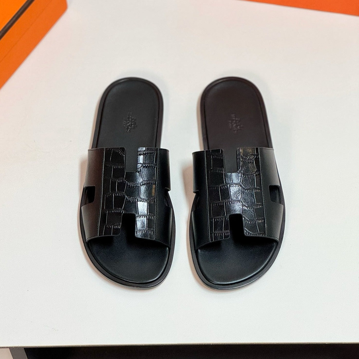 IZMIR SANDAL BLACK LAMBSKIN WITH PATTERNS