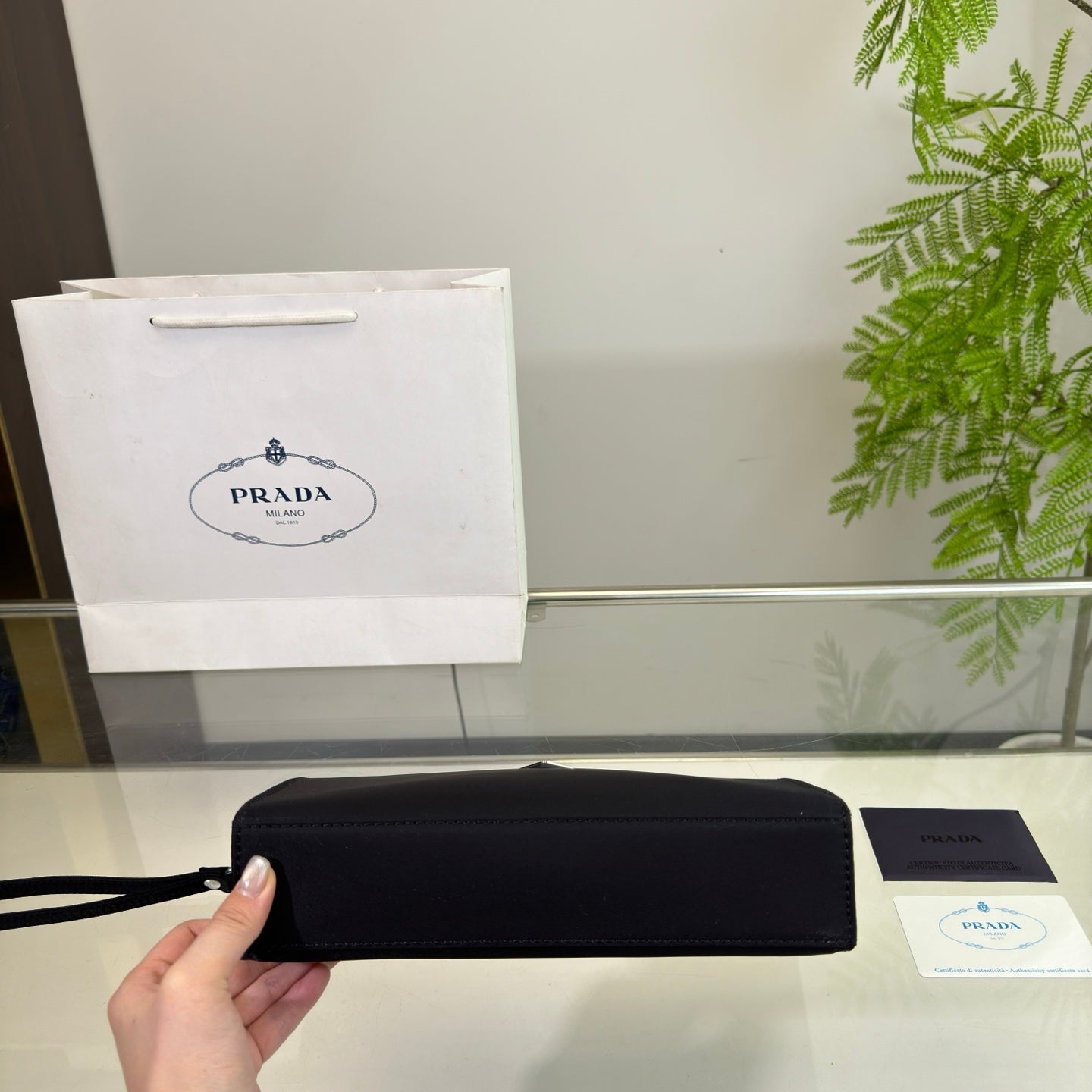 CLUTCH 25 IN BLACK RE-NYLON TRIANGLE LOGO