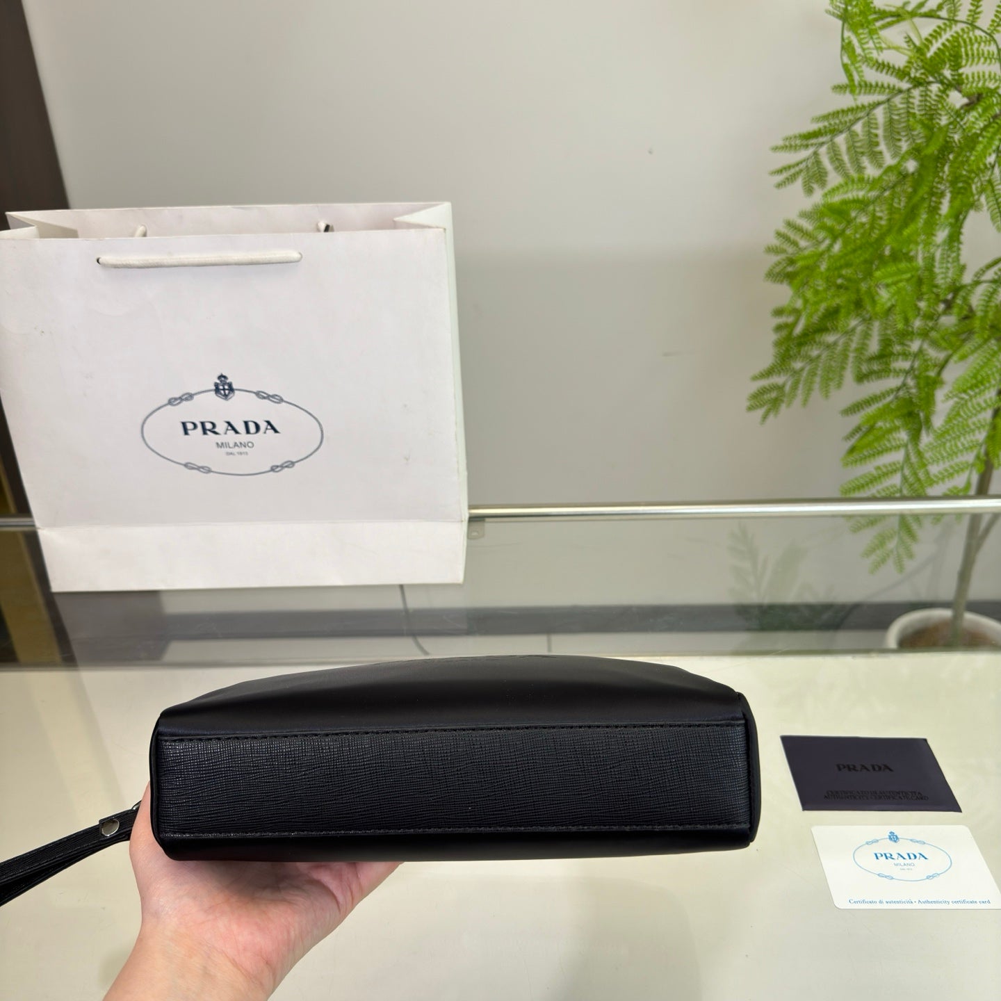 PRINTED LOGO CLUTCH 24 IN BLACK RE-NYLON