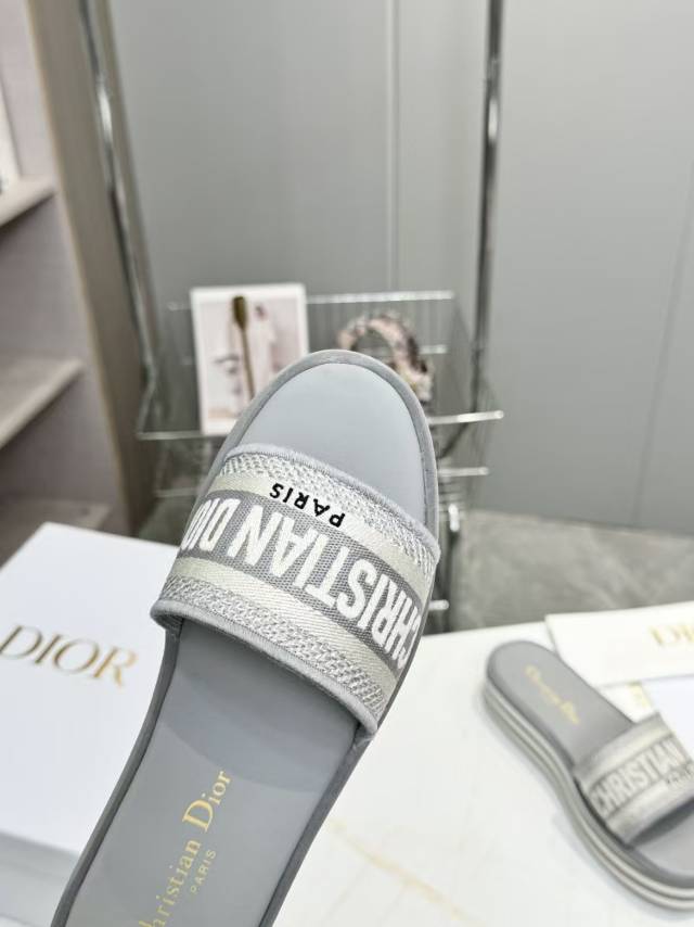 CD DWAY PLATFORM SLIDE IN GRAY AND WHITE COTTON STRIPED SOLE