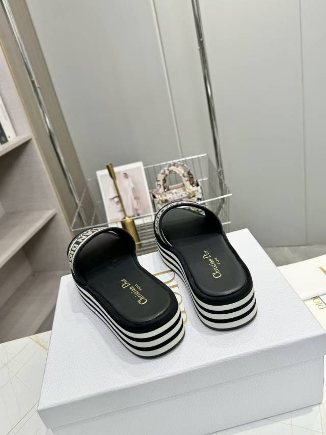 CD DWAY PLATFORM SLIDE IN BLACK AND WHITE COTTON STRIPED SOLE