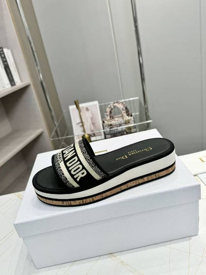 CD DWAY PLATFORM SLIDE IN BLACK AND WHITE COTTON EMBOSSED LOGO