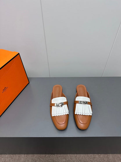 0Z MULE IN BRONZE BROWN LAMBSKIN WITH WHITE FRINGE DETAIL