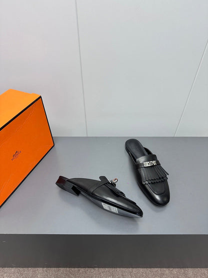 0Z MULE IN BLACK LAMBSKIN WITH FRINGE DETAIL