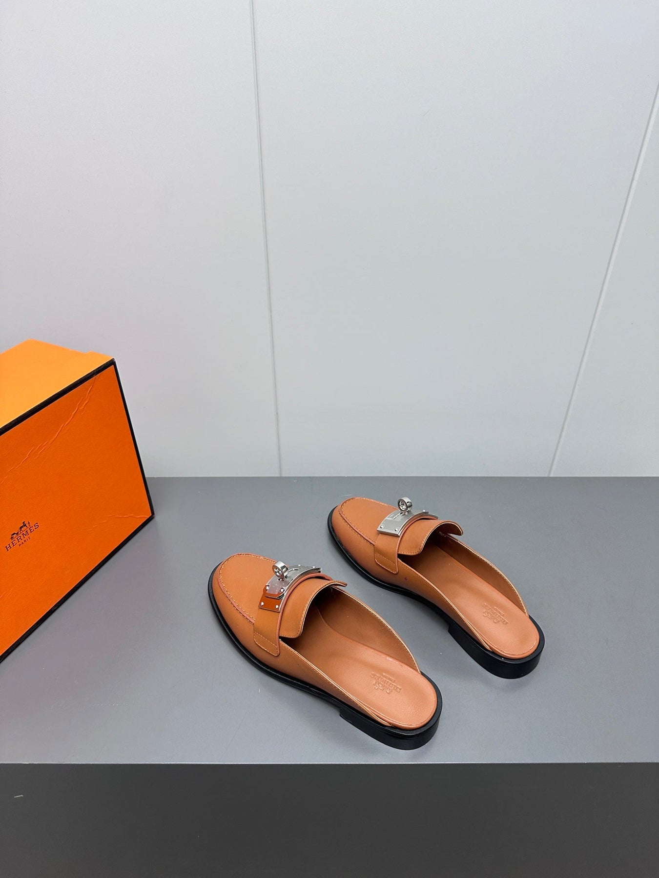 0Z MULE IN BRONZE BROWN LAMBSKIN