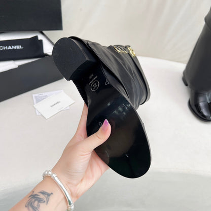 CC SHORT BOOTS 55 MM IN BLACK LAMBSKIN WITH GOLD HARDWARE