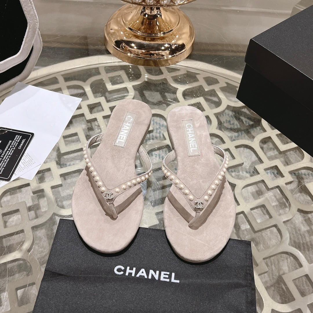 PEARL THONG SANDAL IN PALE PINK SUEDE