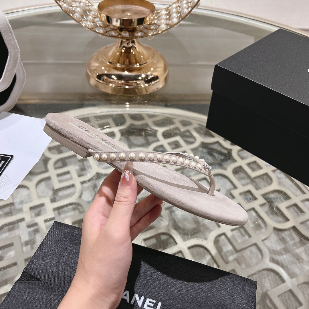 PEARL THONG SANDAL IN PALE PINK SUEDE