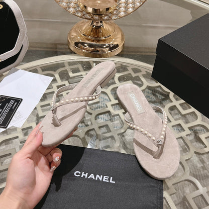 PEARL THONG SANDAL IN PALE PINK SUEDE