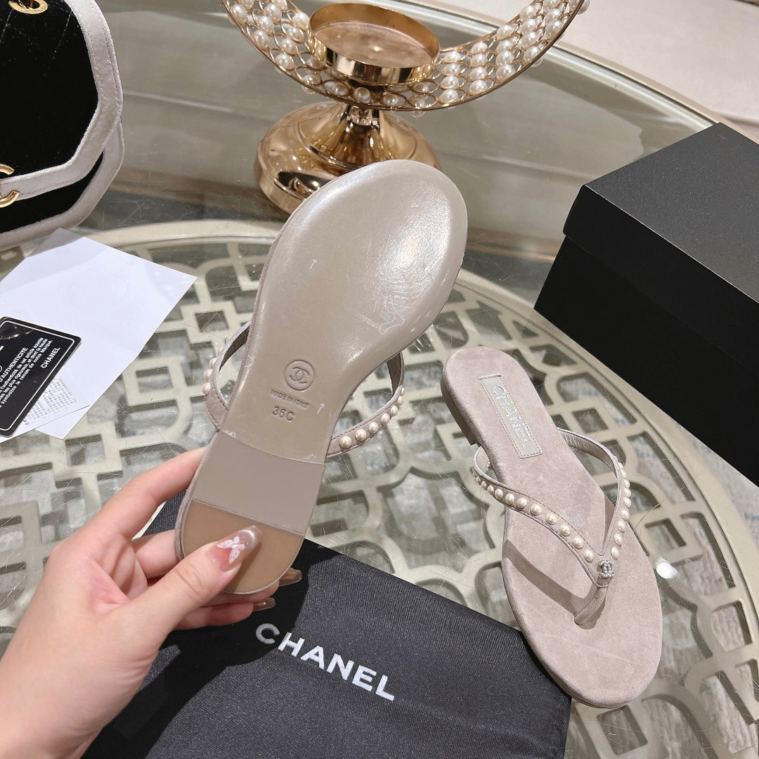 PEARL THONG SANDAL IN PALE PINK SUEDE