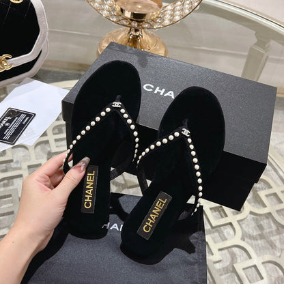 PEARL THONG SANDAL IN BLACK SUEDE