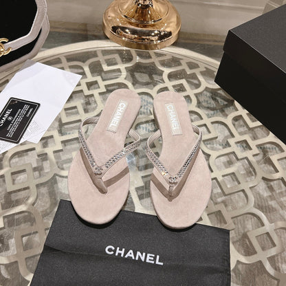 RHINESTONES THONG SANDAL IN PALE PINK SUEDE