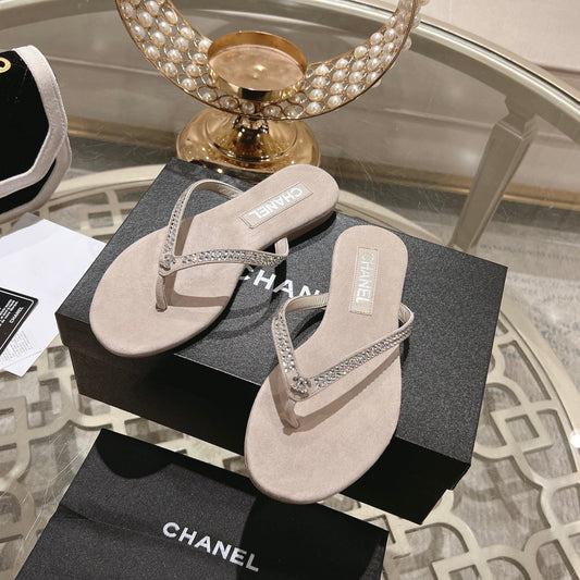 RHINESTONES THONG SANDAL IN PALE PINK SUEDE