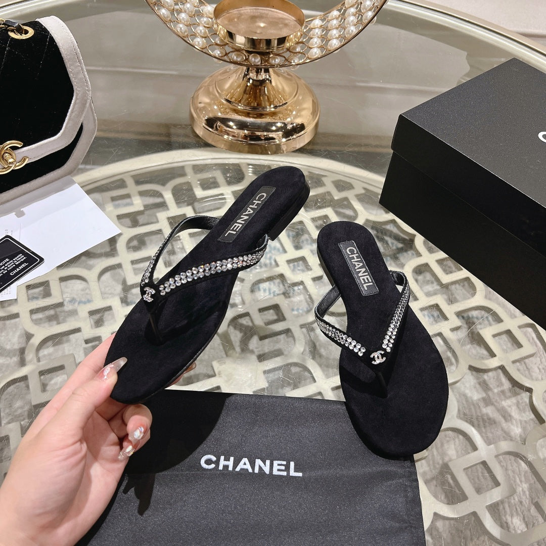 RHINESTONES THONG SANDAL IN BLACK SUEDE