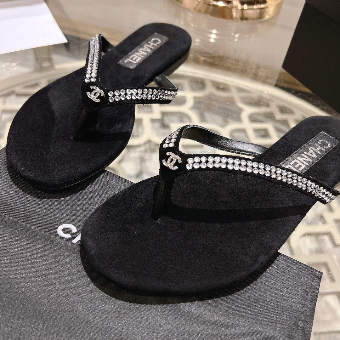 RHINESTONES THONG SANDAL IN BLACK SUEDE