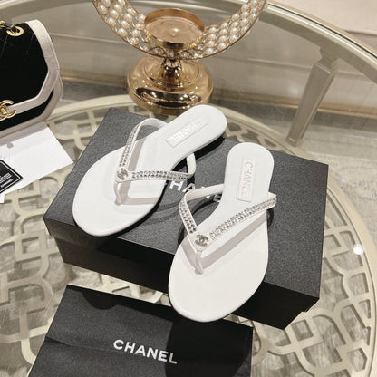 RHINESTONES THONG SANDAL IN WHITE LAMBSKIN