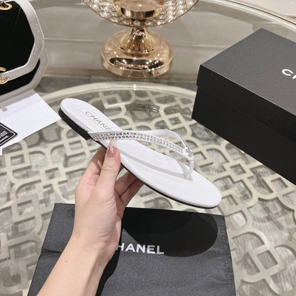 RHINESTONES THONG SANDAL IN WHITE LAMBSKIN