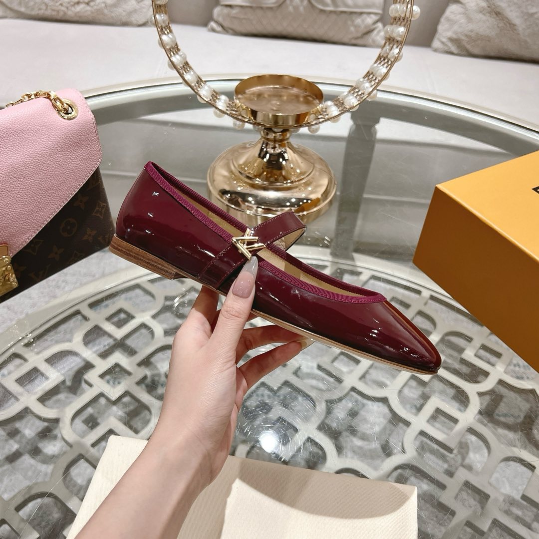 MARY JANE SHOES IN WINE RED PATENT CALFSKIN
