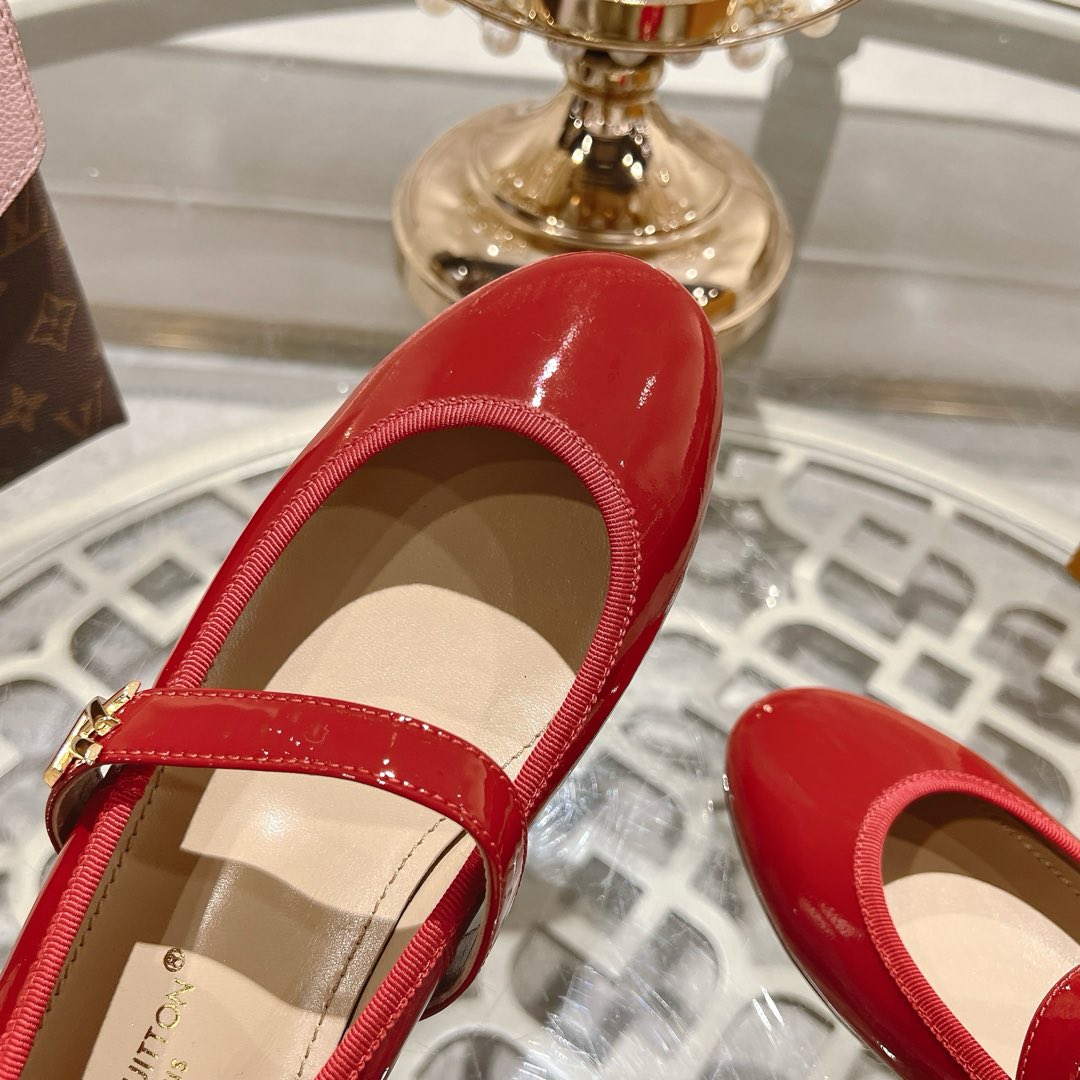 MARY JANE SHOES IN CHERRY RED PATENT CALFSKIN