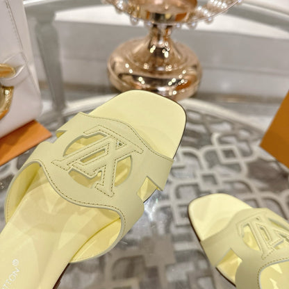 ISOLA FLAT SLIDE IN PALE YELLOW CALFSKIN