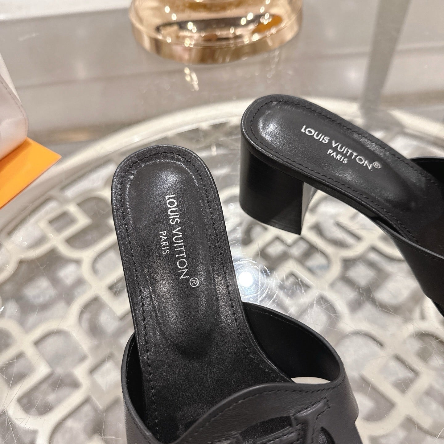 ISOLA HIGH 55 MM MULE IN BLACK CALFSKIN