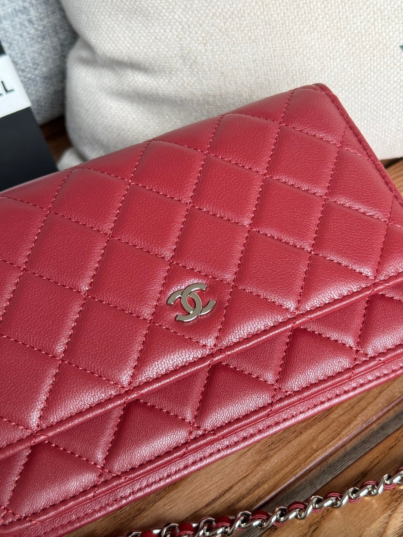 CC WOC ENTRUPY 19 BAG IN CHERRY RED CALFSKIN