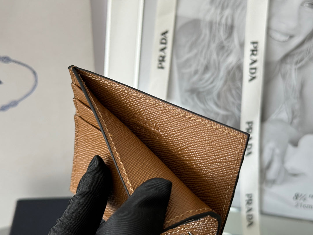 CARD HOLDER 10 IN COFFEE BROWN SAFFIANO LEATHER