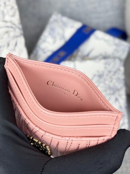 FREESIA CARD HOLDER 10 IN BABY PINK QUILTED ALLOVER CALFSKIN