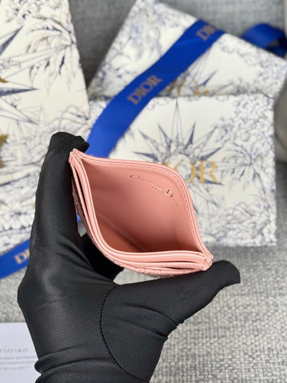 FREESIA CARD HOLDER 10 IN BABY PINK QUILTED ALLOVER CALFSKIN