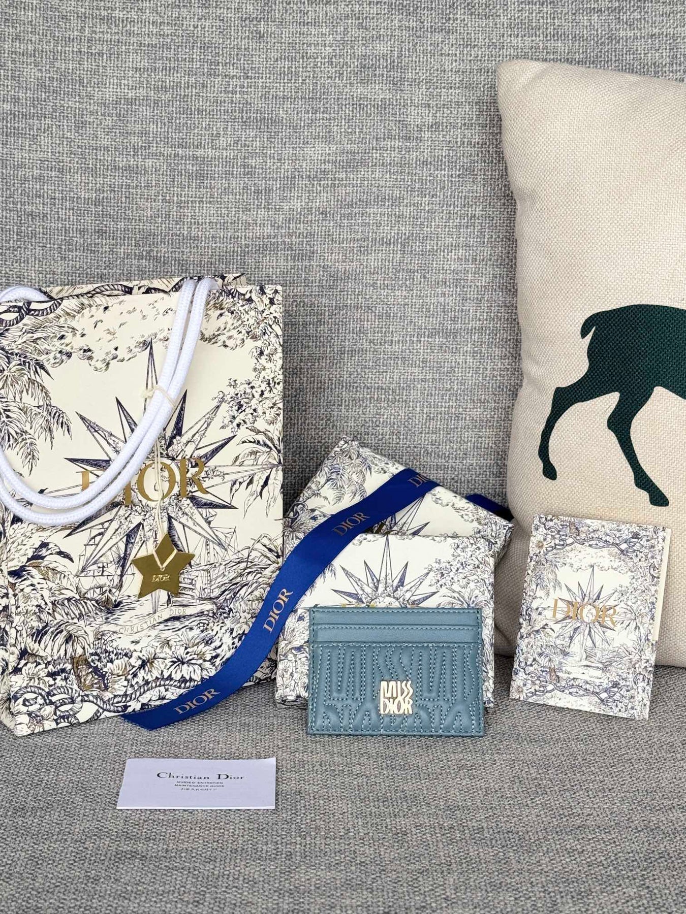 FREESIA CARD HOLDER 10 IN BABY BLUE QUILTED ALLOVER CALFSKIN