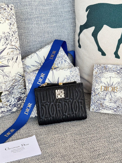 BIFOLD WALLET 11 IN BLACK QUILTED ALLOVER CALFSKIN