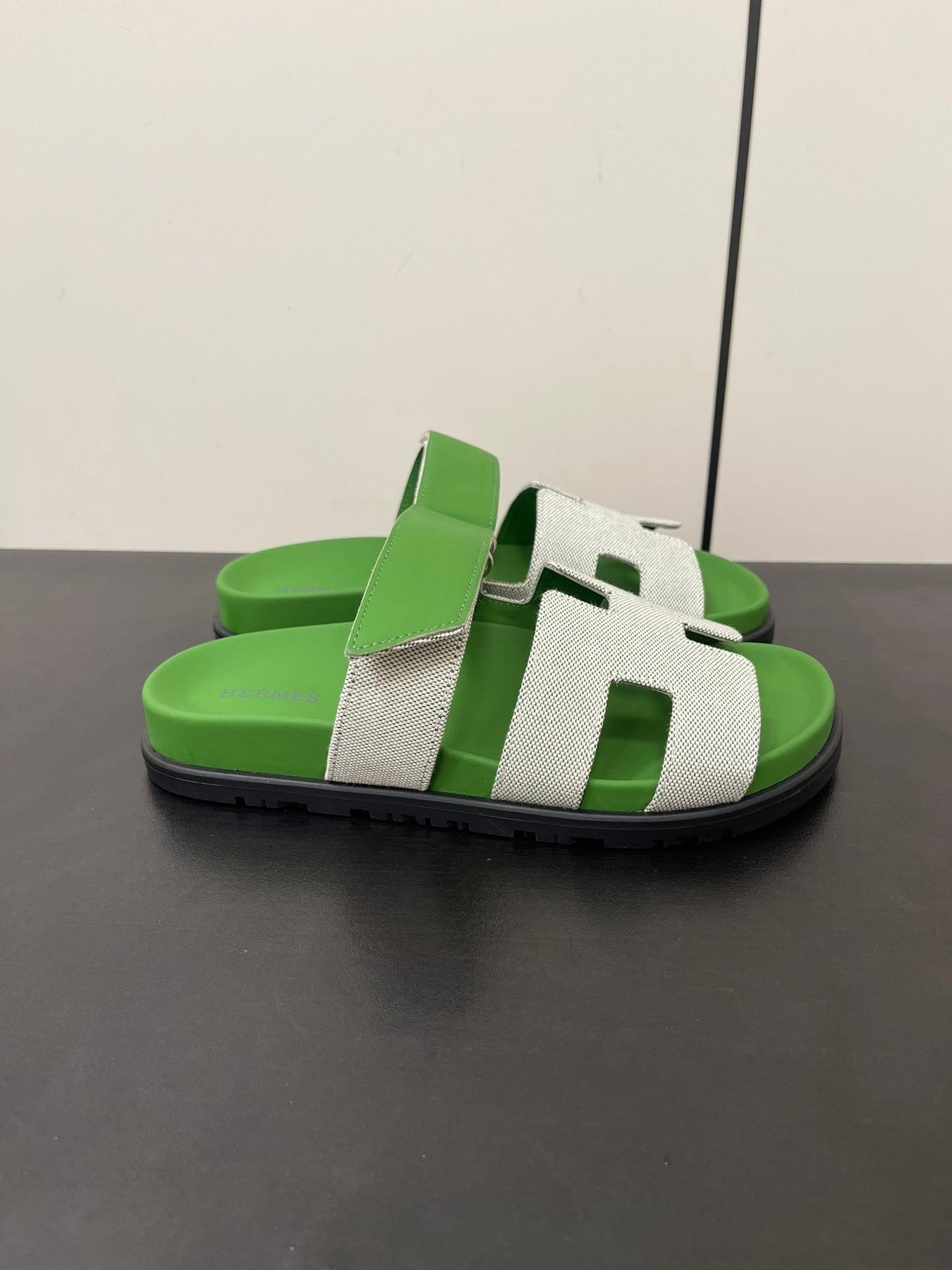 CHYPRE SANDAL GREEN MIX CREAM CALFSKIN