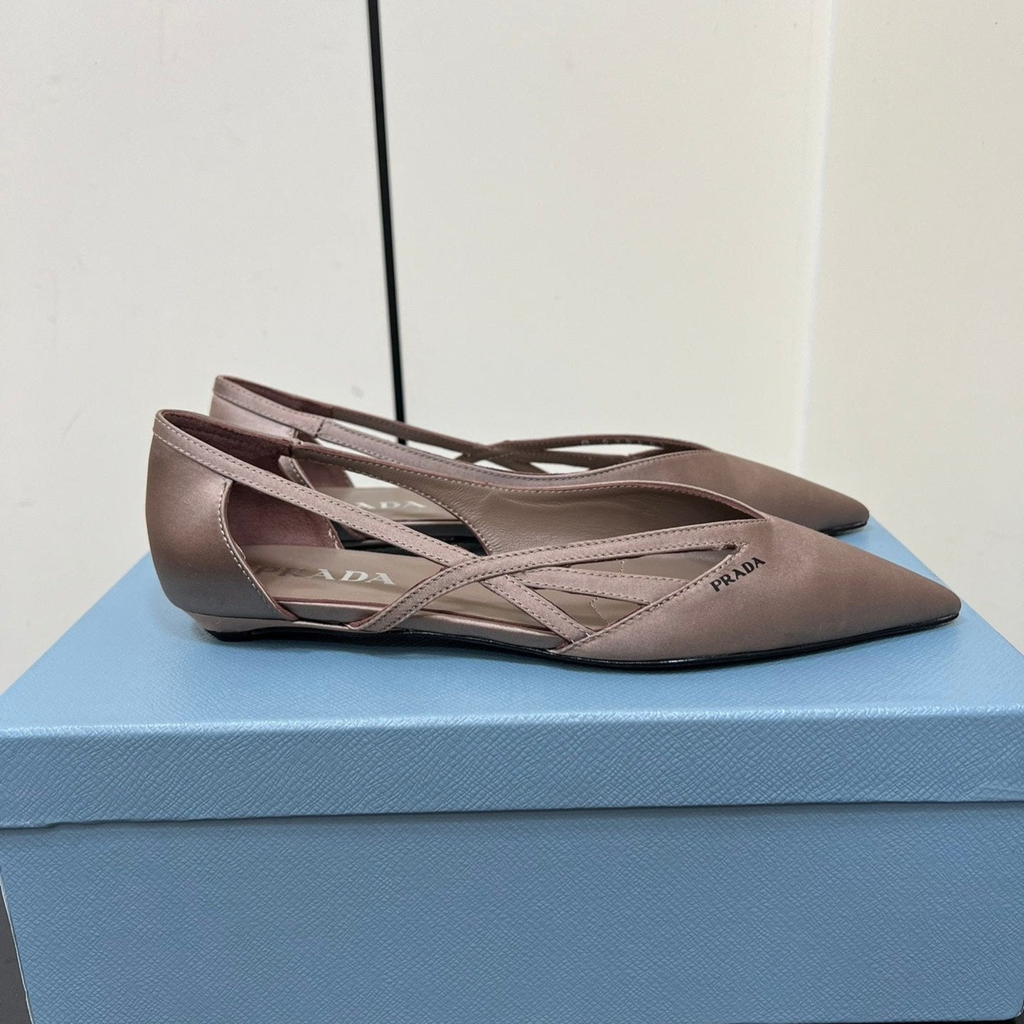CUT-OUT BALLERINAS IN HAZELNUT BEIGE SATIN