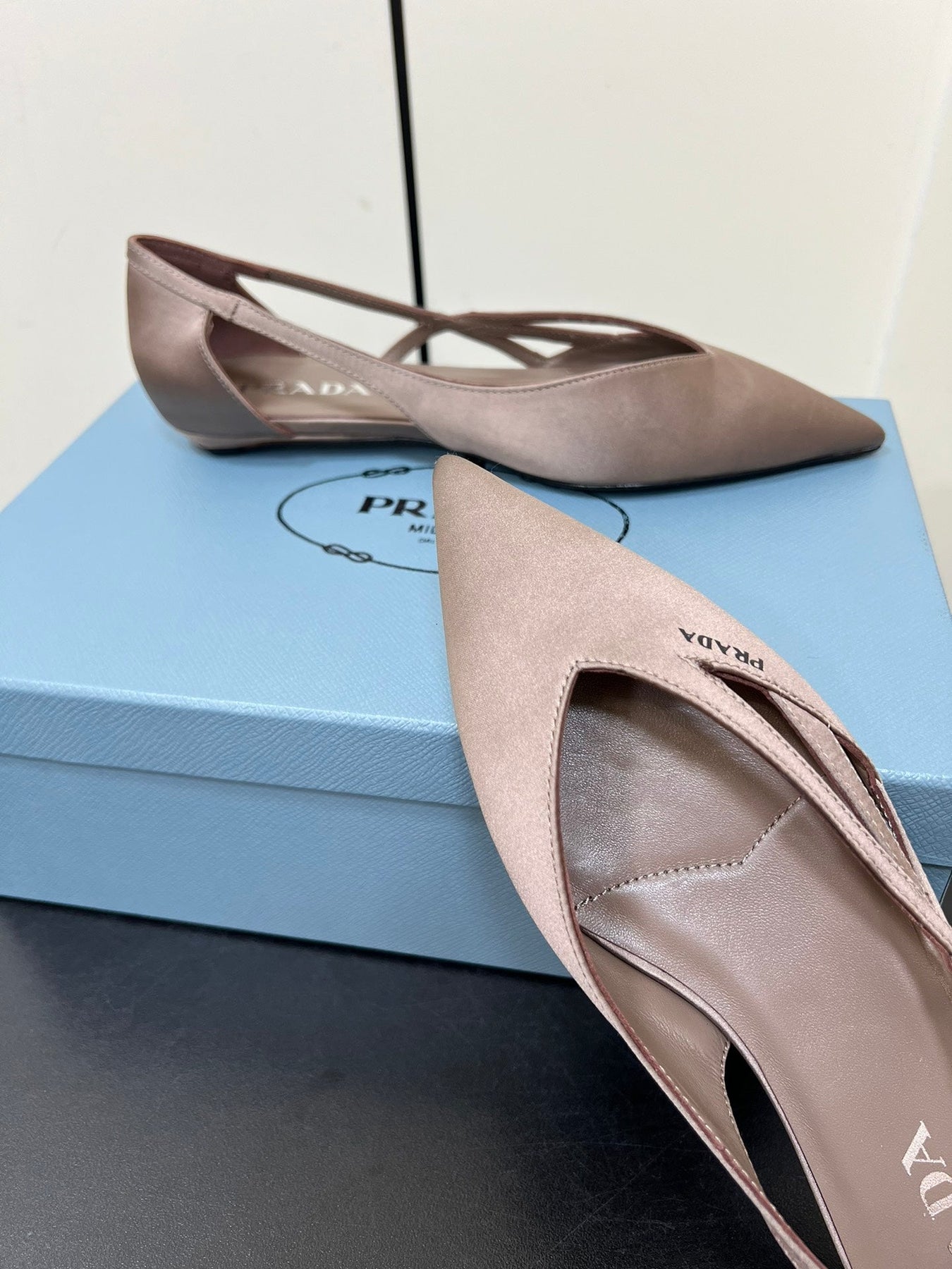 CUT-OUT BALLERINAS IN HAZELNUT BEIGE SATIN