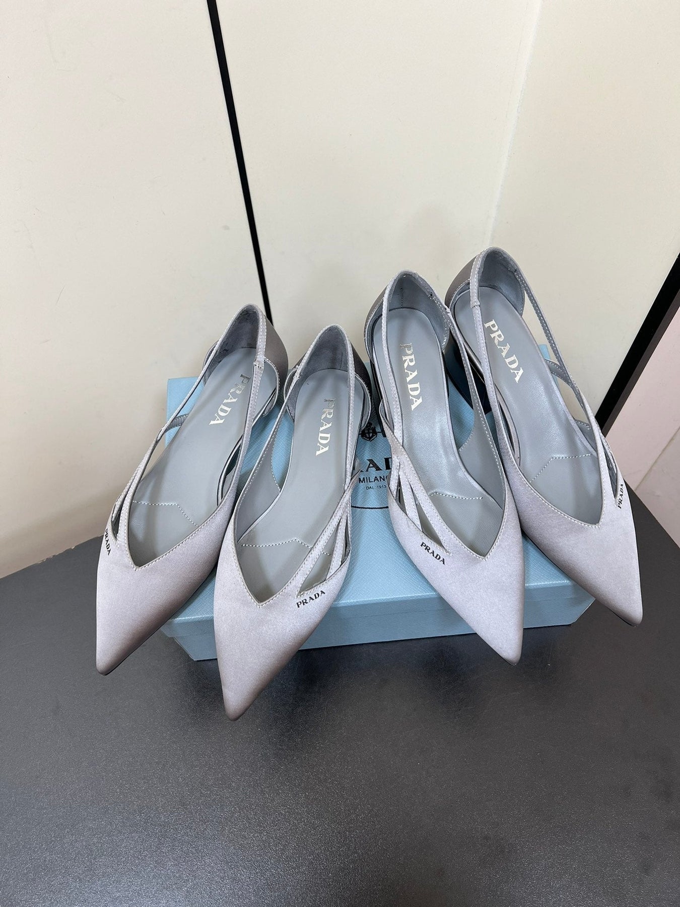 CUT-OUT BALLERINAS IN WARM GRAY SATIN