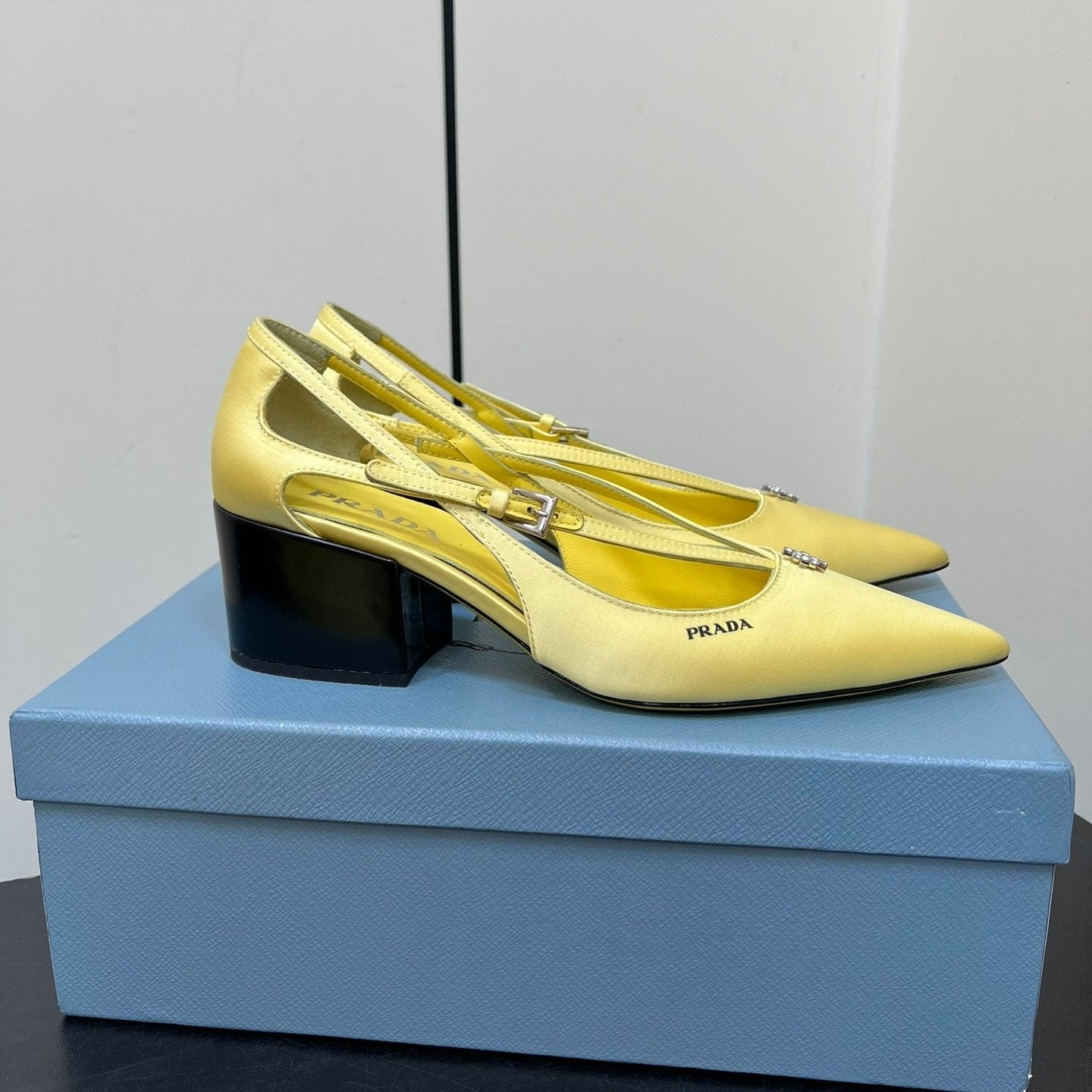 CUT-OUT PUMPS WITH BEAD BUCKLE IN LIGHT YELLOW SATIN