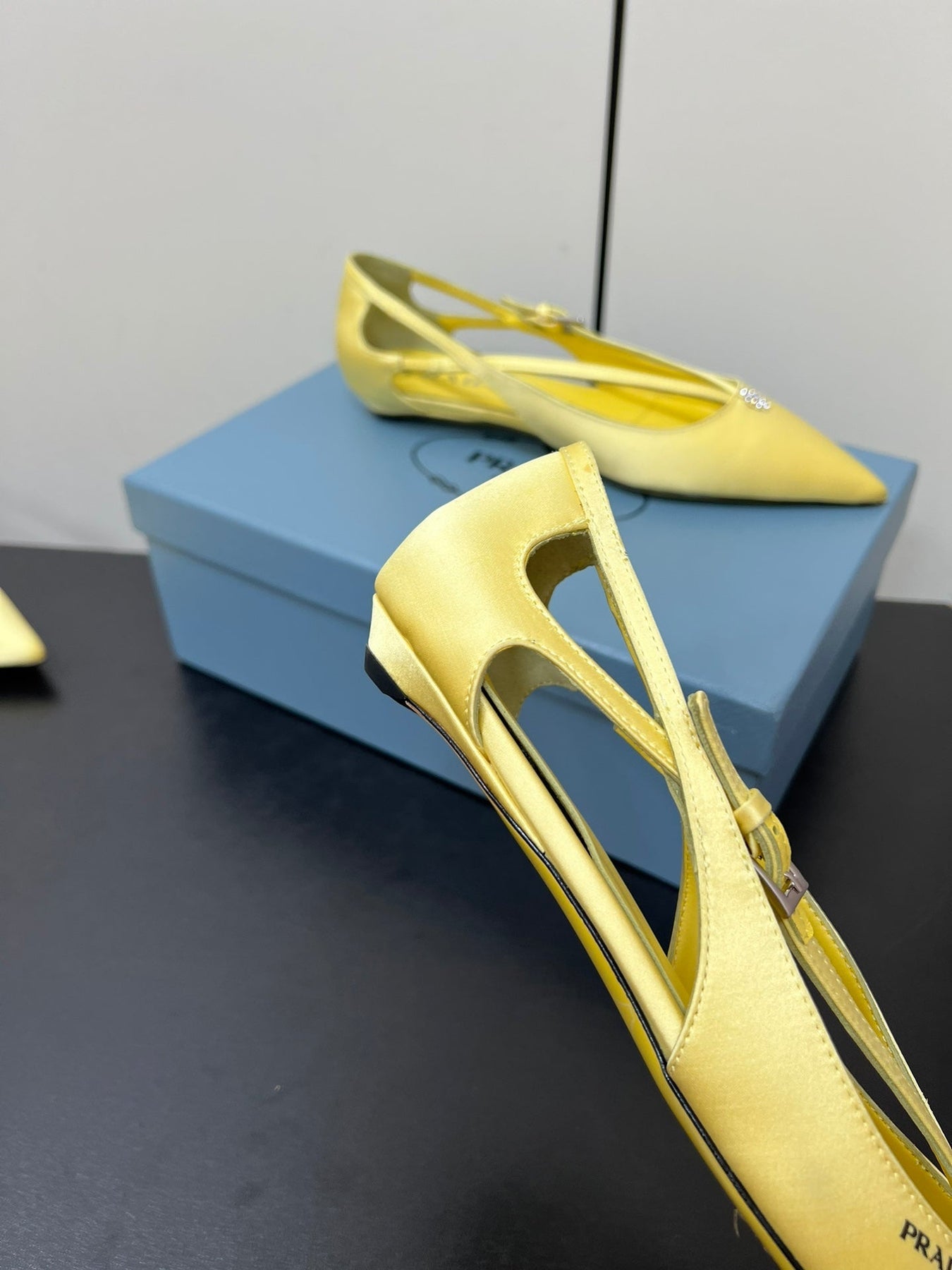 CUT-OUT BALLERINA FLAT IN LIGHT YELLOW SATIN ATTACHED BEAD BUCKLE