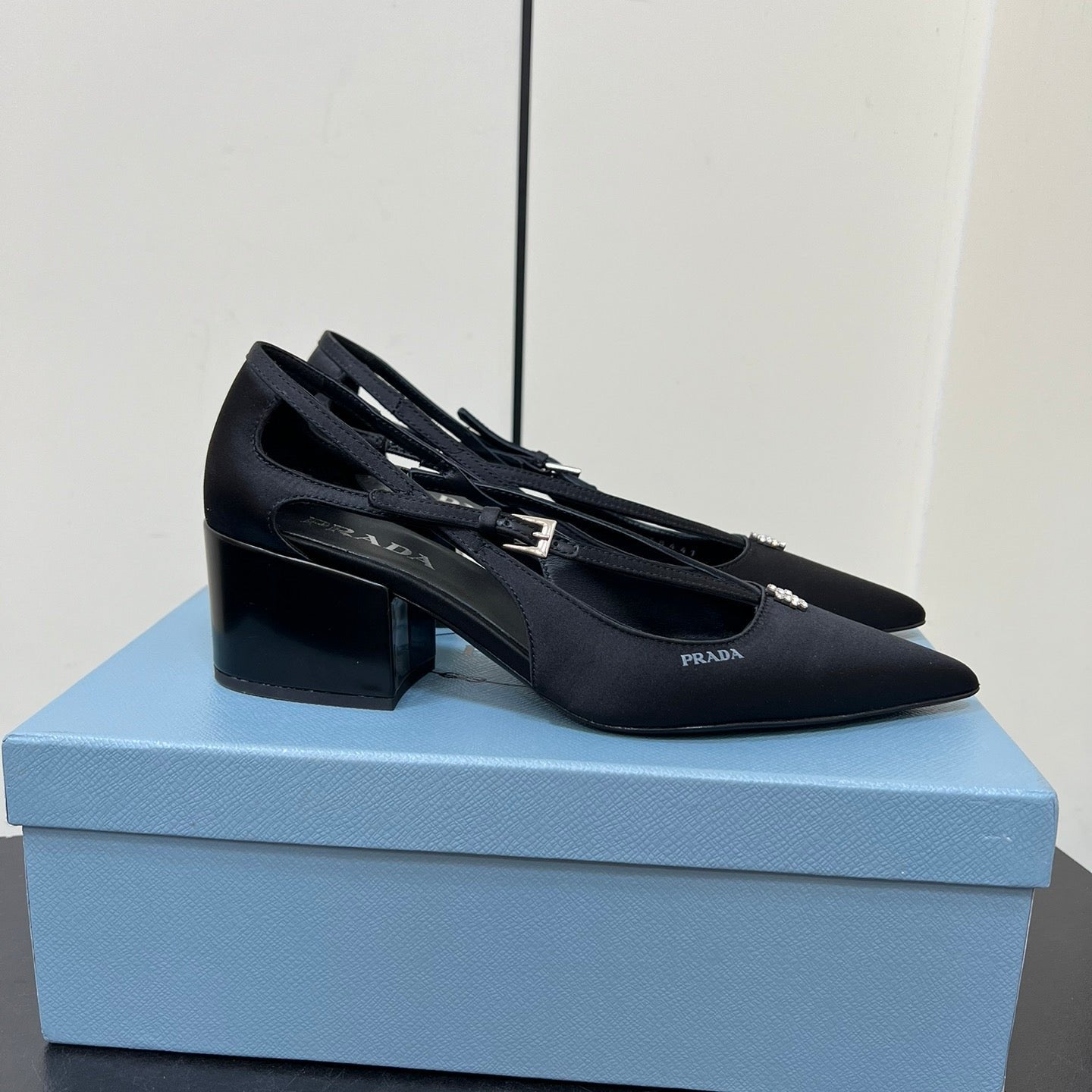 CUT-OUT PUMPS WITH BEAD BUCKLE IN BLACK SATIN