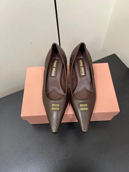 POINTED-TOE MID HEEL PUMPS IN CHOCOLATE SMOOTH LAMBSKIN