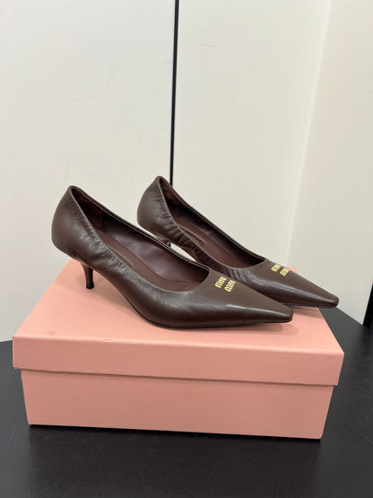POINTED-TOE MID HEEL PUMPS IN CHOCOLATE SMOOTH LAMBSKIN