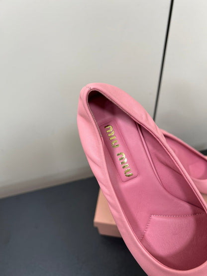 POINTED-TOE MID HEEL PUMPS IN PINK SMOOTH LAMBSKIN