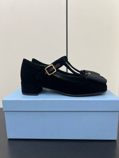 BOW MARY JANE PUMPS WITH T-STRAP IN BLACK VELVET