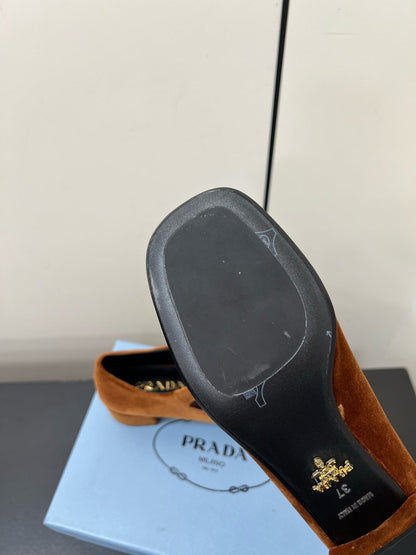 BOW MARY JANE PUMPS WITH T-STRAP IN BRONZE BROWN VELVET