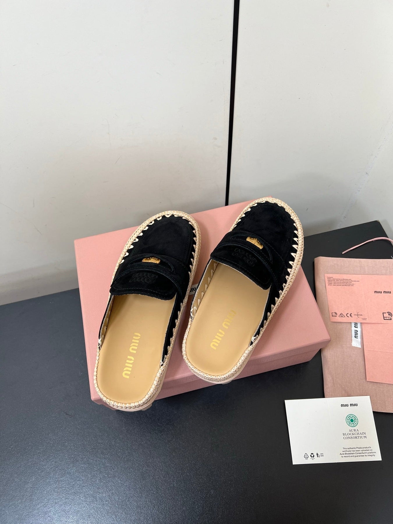 MULES SLIPPERS IN BLACK SUEDE WITH GOLD COIN