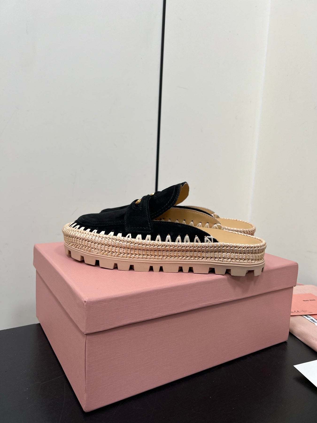 MULES SLIPPERS IN BLACK SUEDE WITH GOLD COIN